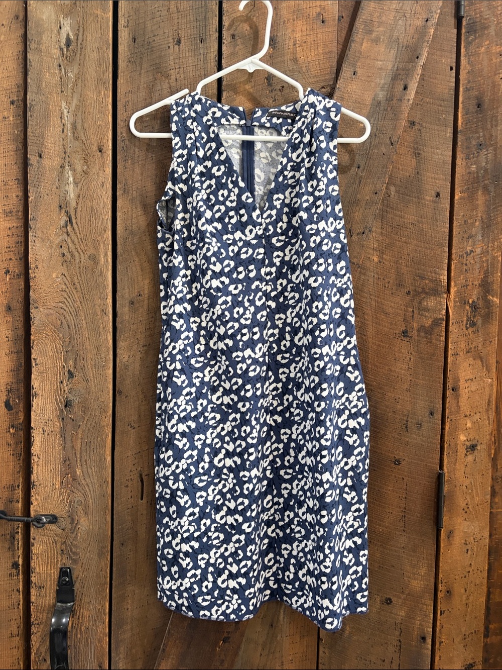 Banana Republic Navy and White Printed V-Neck Shift Dress